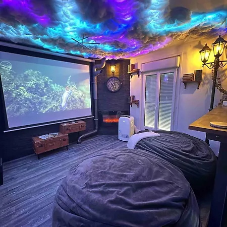 아파트 Cinema, Jacuzzi, Borne Arcade *