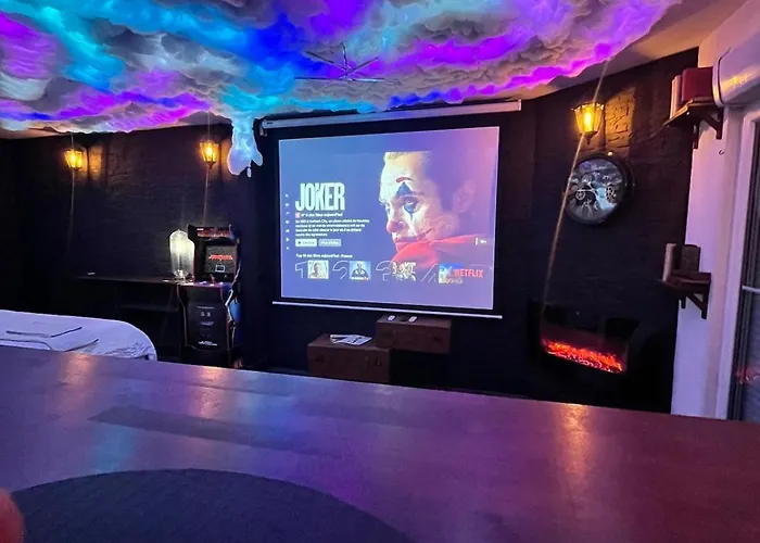 Cinema, Jacuzzi, Borne Arcade * 波尔多