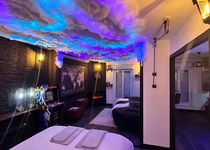 Cinema, Jacuzzi, Borne Arcade *