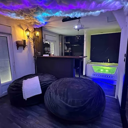 Cinema, Jacuzzi, Borne Arcade