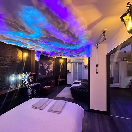 Cinema, Jacuzzi, Borne Arcade *